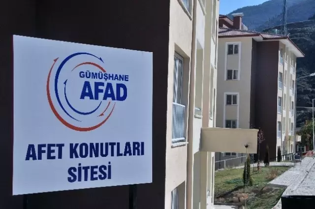 Gümüşhane'de Afetzedeler Konut Kuralarını Çekti Gümüşhane'de Afetzedeler Konut Kuralarını Çekti