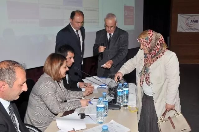 Gümüşhane'de Afetzedeler Konut Kuralarını Çekti Gümüşhane'de Afetzedeler Konut Kuralarını Çekti