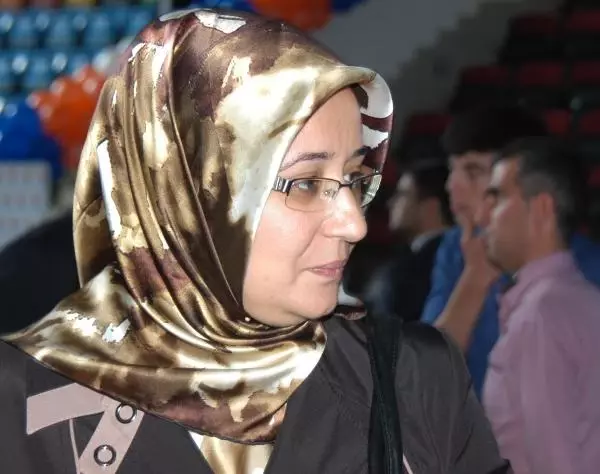 Ak Partili Samancı: Meclis'e Başörtülü Gireceğim Ak Partili Samancı: Meclis'e Başörtülü Gireceğim