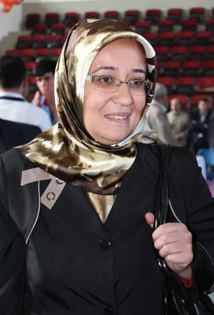 Ak Partili Vekil Başörtülü TBMM'ye Gidecek Ak Partili Vekil Başörtülü TBMM'ye Gidecek