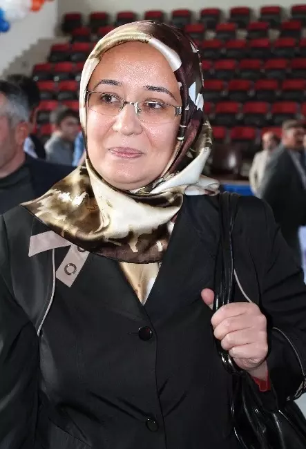 Ak Partili Vekil Başörtülü TBMM'ye Gidecek Ak Partili Vekil Başörtülü TBMM'ye Gidecek