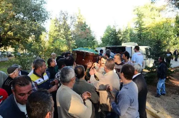 Eski Nişanlı Kurbanı Baba- Kız Gözyaşlarıyla Uğurlandı
