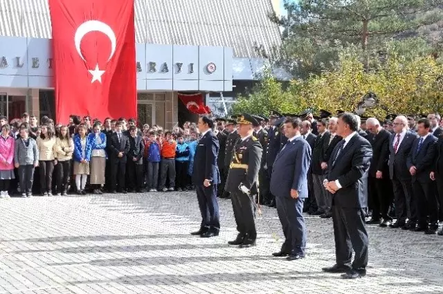 Gümüşhane'de 29 Ekim Cumhuriyet Bayramı Kutlamaları Başladı Gümüşhane'de 29 Ekim Cumhuriyet Bayramı Kutlamaları Başladı