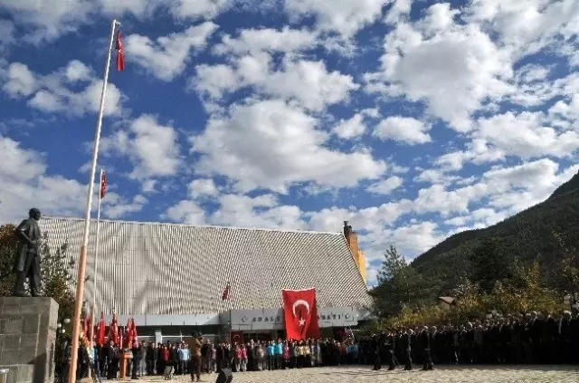 Gümüşhane'de 29 Ekim Cumhuriyet Bayramı Kutlamaları Başladı Gümüşhane'de 29 Ekim Cumhuriyet Bayramı Kutlamaları Başladı
