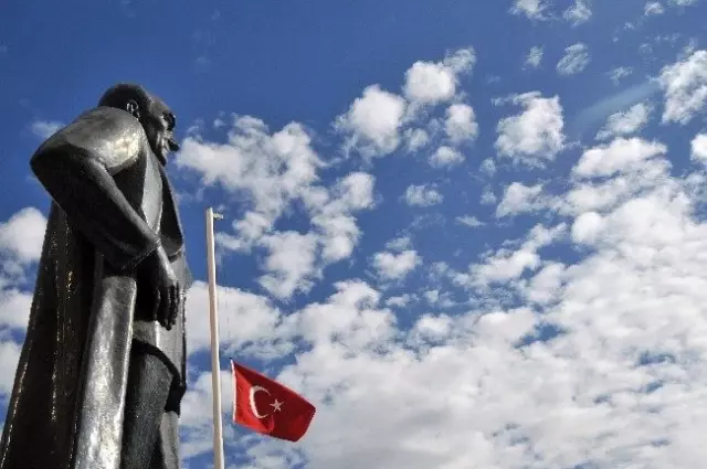 Gümüşhane'de 29 Ekim Cumhuriyet Bayramı Kutlamaları Başladı Gümüşhane'de 29 Ekim Cumhuriyet Bayramı Kutlamaları Başladı