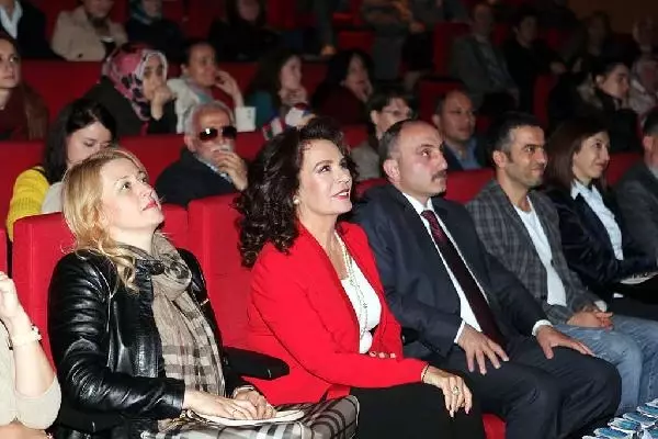 Hülya Koçyiğit: Biz Sinemayı Yaparak Öğrendik Hülya Koçyiğit: Biz Sinemayı Yaparak Öğrendik