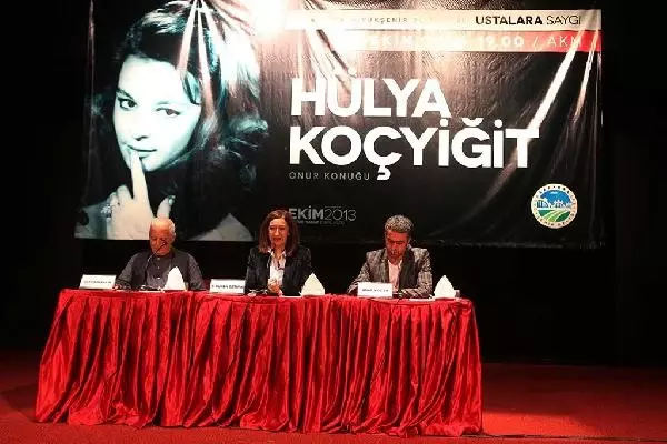 Hülya Koçyiğit: Biz Sinemayı Yaparak Öğrendik Hülya Koçyiğit: Biz Sinemayı Yaparak Öğrendik