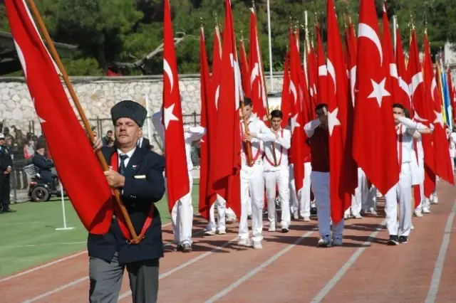 Akhisar'da Cumhuriyet'in 90. Yılı Kutlandı Akhisar'da Cumhuriyet'in 90. Yılı Kutlandı