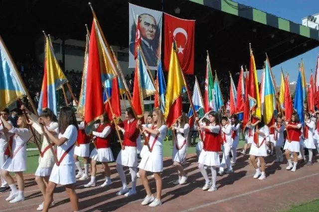 Akhisar'da Cumhuriyet'in 90. Yılı Kutlandı Akhisar'da Cumhuriyet'in 90. Yılı Kutlandı