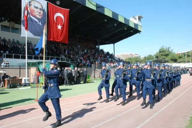 Akhisar'da Cumhuriyet'in 90. Yılı Kutlandı Akhisar'da Cumhuriyet'in 90. Yılı Kutlandı