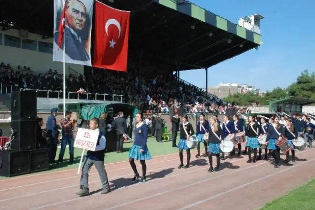 Akhisar'da Cumhuriyet'in 90. Yılı Kutlandı Akhisar'da Cumhuriyet'in 90. Yılı Kutlandı