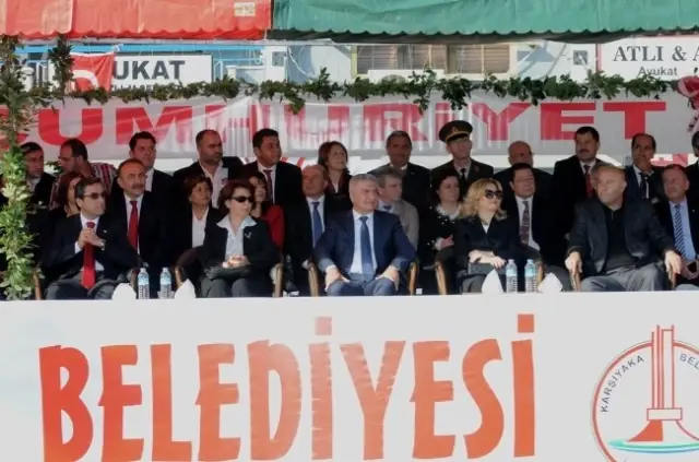 Karşıyaka'da Coşkulu Kutlama Karşıyaka'da Coşkulu Kutlama