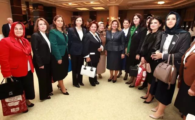 Ankara Valisi Yüksel'in Eşi Madalya Aldı Ankara Valisi Yüksel'in Eşi Madalya Aldı