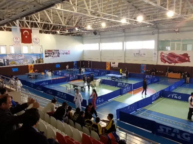 Cumhuriyet Kupası Masa Tenisi Müsabakaları Nefes Kesti