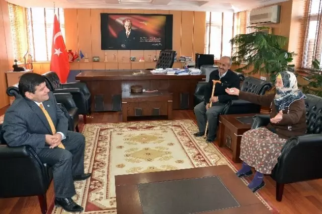Asırlık Feride Nine Valilik Makamında Asırlık Feride Nine Valilik Makamında