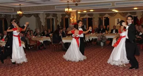 Darüşşafakalılar'ın Cumhuriyet Coşkusu Darüşşafakalılar'ın Cumhuriyet Coşkusu