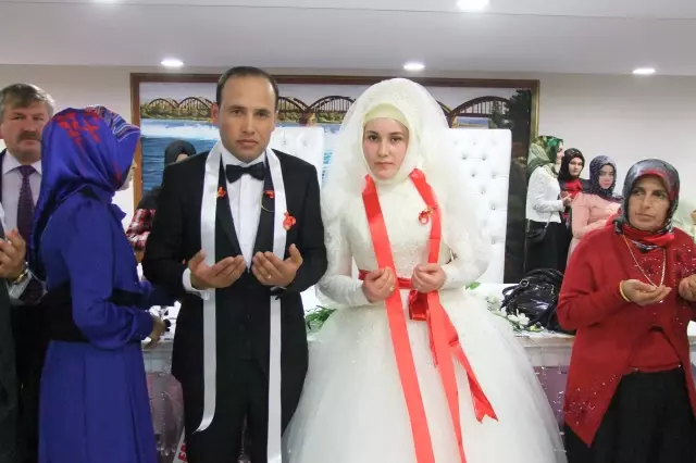 MHP Samsun Milletvekil Şimşek, Yeğeninin Nikah Şahidi Oldu MHP Samsun Milletvekil Şimşek, Yeğeninin Nikah Şahidi Oldu