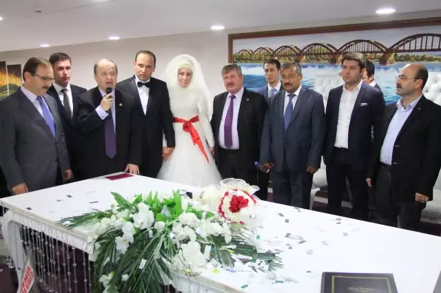 MHP Samsun Milletvekil Şimşek, Yeğeninin Nikah Şahidi Oldu MHP Samsun Milletvekil Şimşek, Yeğeninin Nikah Şahidi Oldu