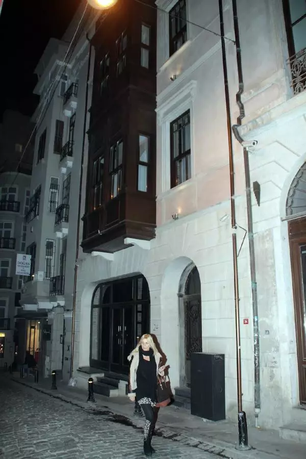 Ek Haber//gürsel Tekin Turistlerin Kaldığı Apart Evler Dün Gece Yarısı