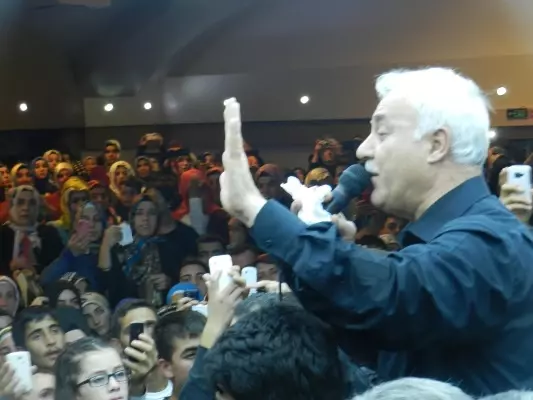 Nihat Hatipoğlu Bingöl'de Konferans Verdi Nihat Hatipoğlu Bingöl'de Konferans Verdi