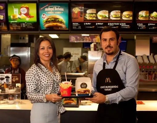 Sanal Dünyada Yarattığı Burger Gerçek Oldu Sanal Dünyada Yarattığı Burger Gerçek Oldu