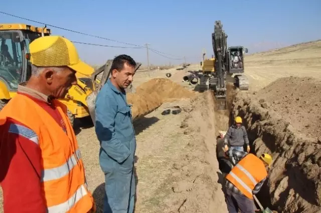 Develi İçme Suyu Şebekesi Çalışmaları Sürüyor Develi İçme Suyu Şebekesi Çalışmaları Sürüyor