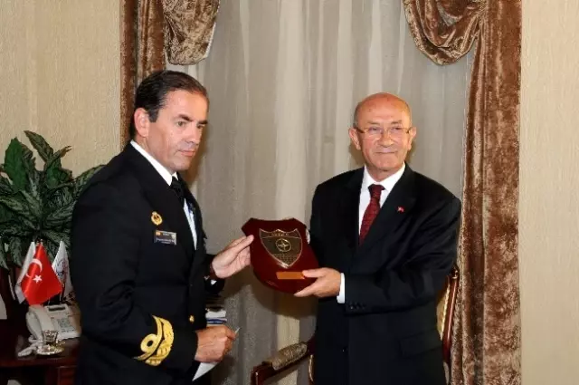 gemi komutanlarindan valilige ziyaret