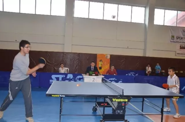 Masa Tenisinde Anlamlı Mücadele