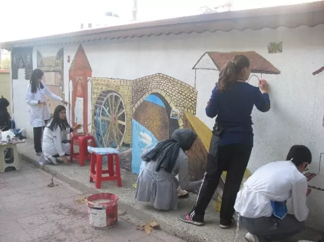 Niksar'da Duvarlar Resimlerle Süslendi Niksar'da Duvarlar Resimlerle Süslendi