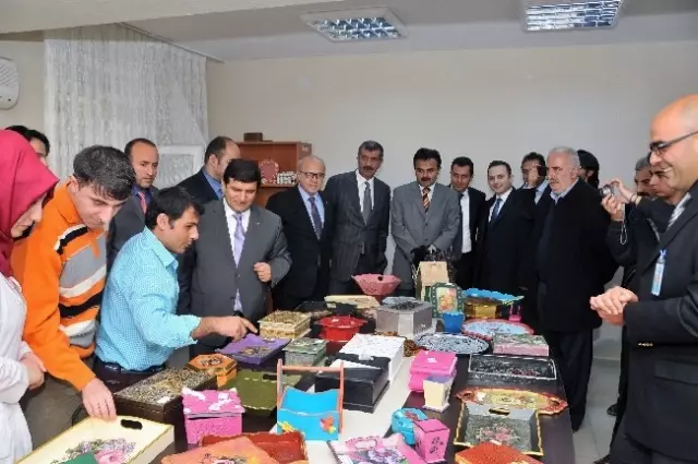 Ruh Sağlıkları İçin Emek Verdikleri Eserler Beğeniye Sunuldu Ruh Sağlıkları İçin Emek Verdikleri Eserler Beğeniye Sunuldu
