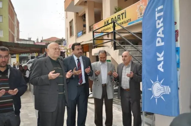 AK Parti Kırkağaç Teşkilatı Üyesi Kadınlardan Aşure Etkinliği