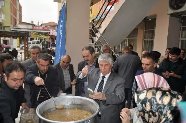 AK Parti Kırkağaç Teşkilatı Üyesi Kadınlardan Aşure Etkinliği