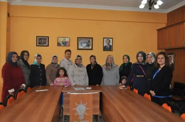AK Parti Kırkağaç Teşkilatı Üyesi Kadınlardan Aşure Etkinliği