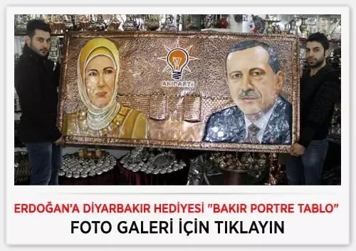 Erdoğan'a Diyarbakır Hediyesi 'Bakır Portre Tablo' Erdoğan'a Diyarbakır Hediyesi 'Bakır Portre Tablo'