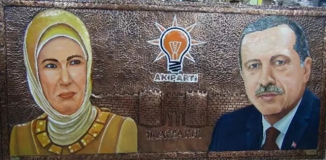 Başbakan Erdoğan'a 'İşlemeli Bakır Tablo' Başbakan Erdoğan'a 'İşlemeli Bakır Tablo'