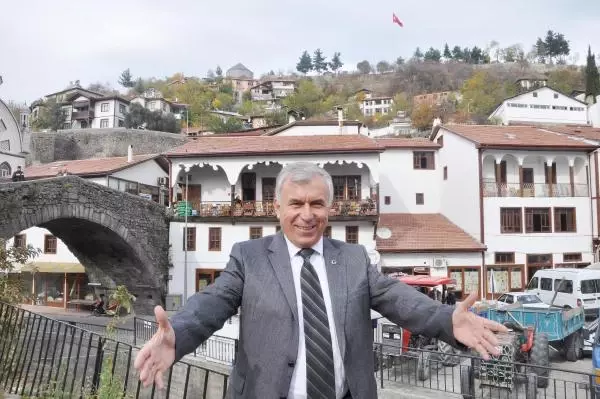 Niksar'da Yeni Slogan: Çarşı, Avm'ye Karşı Niksar'da Yeni Slogan: Çarşı, Avm'ye Karşı