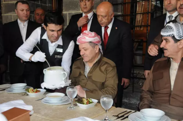 Barzani Öğle Yemeğini Diyarbakır'da Yedi Barzani Öğle Yemeğini Diyarbakır'da Yedi