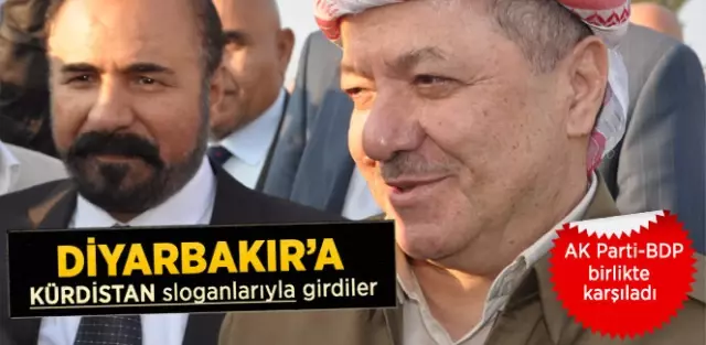Barzani'yi 'Vatanına Hoş Geldin' Pankartıyla Karşıladılar Barzani'yi 'Vatanına Hoş Geldin' Pankartıyla Karşıladılar