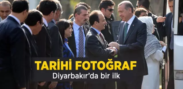 Leyla Zana, Barzani'yi Yerel Kıyafetle Karşıladı Leyla Zana, Barzani'yi Yerel Kıyafetle Karşıladı