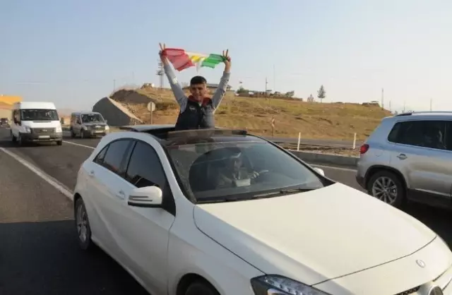 Barzani ve Perver, Karayoluyla Diyarbakır'a Doğru Yola Çıktı Barzani ve Perver, Karayoluyla Diyarbakır'a Doğru Yola Çıktı
