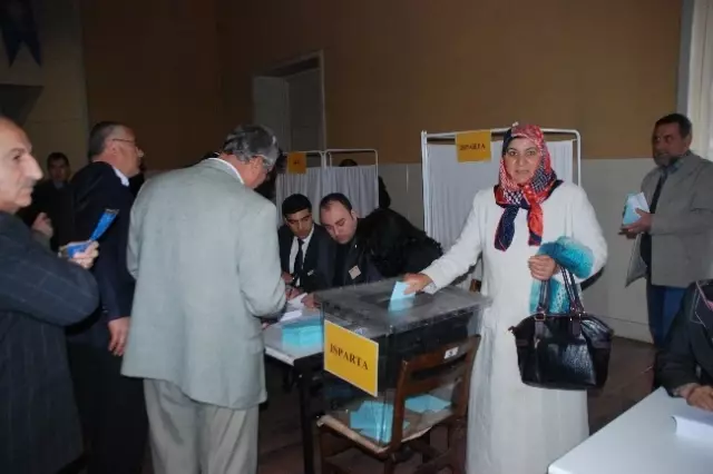 Isparta AK Parti'de Temayül Yoklaması Isparta AK Parti'de Temayül Yoklaması