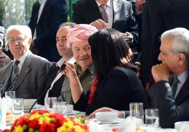 Barzani Öğle Yemeğinde Milletvekilleriyle Görüştü Barzani Öğle Yemeğinde Milletvekilleriyle Görüştü