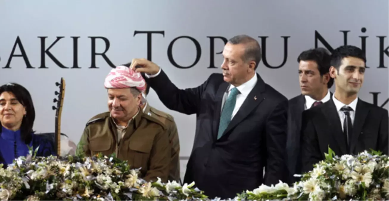 Erdoğan, Barzani'nin Kafasındaki Konfetileri Topladı - Haberler
