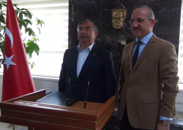 Milli Savunma Bakanı Yılmaz: Bedelli ya da Kısa Dönem Askerlik Gündemimizde Yok Milli Savunma Bakanı Yılmaz: Bedelli ya da Kısa Dönem Askerlik Gündemimizde Yok