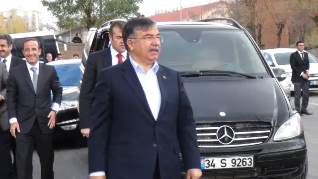 Milli Savunma Bakanı Yılmaz: Bedelli ya da Kısa Dönem Askerlik Gündemimizde Yok Milli Savunma Bakanı Yılmaz: Bedelli ya da Kısa Dönem Askerlik Gündemimizde Yok