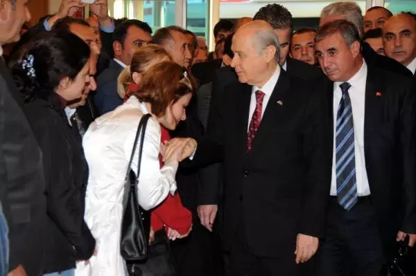 Bahçeli İstanbul'a Geldi, MHP İl Başkanı Başkan Gazetecilere Konuştu Bahçeli İstanbul'a Geldi, MHP İl Başkanı Başkan Gazetecilere Konuştu