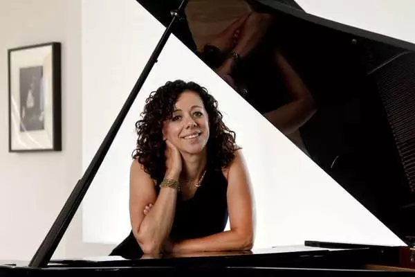 Luciana Souza, Yarın Akşam İstanbul'da Müzikseverlerle Buluşacak Luciana Souza, Yarın Akşam İstanbul'da Müzikseverlerle Buluşacak
