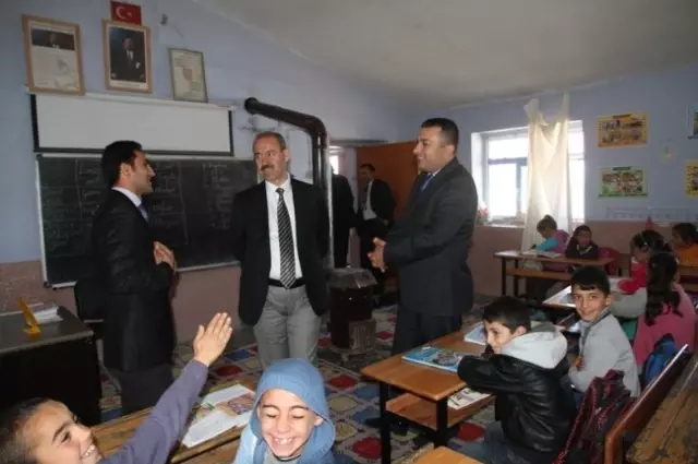 Vali Büyükersoy Varto'da