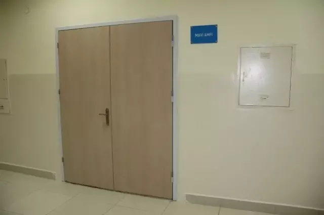 Dekandan 'Bordo-Mavi Amfi' Açıklaması