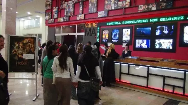 Derikli Kadinlar Kiziltepe Mova Park Sinema Salonunda Ilk Defa Sinema Izledi Haberler